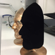 Vantablack absorbe tanta luz que no puedes ver los pliegues de esta estructura. Imagen: Science Museum